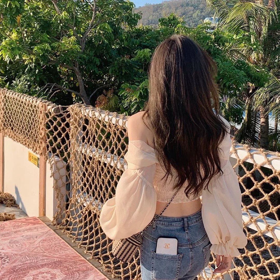 四月的女儿封面
